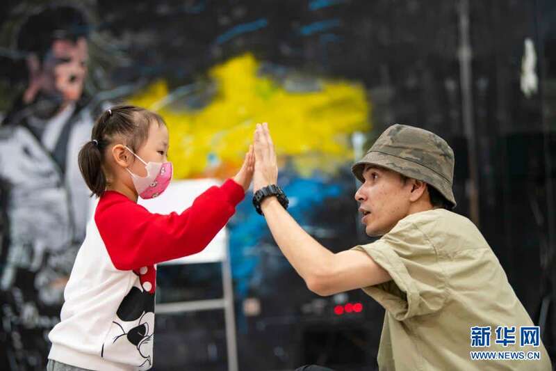 必一体育官网新疆街舞青年 梦想的律动(图5)