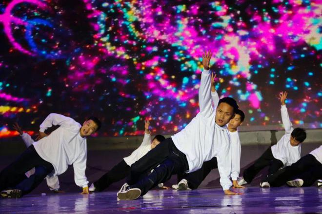 威宁街舞培训学校举办2024潮童年度公演活动必一体育平台(图3)