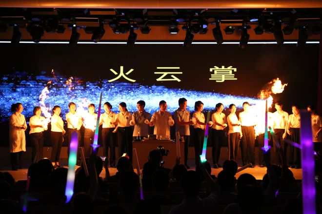 科学之光 报必一运动官网国之志——石家庄市第四十中学教育集团举办庆祝新中国成立75周年展演(图6)