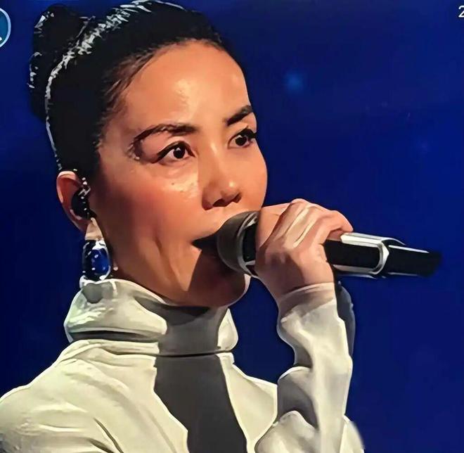 王菲六登春晚不靠舞美靠嗓子街舞对决拼到喘不过气技术流反而更怕“假热闹”(图4)